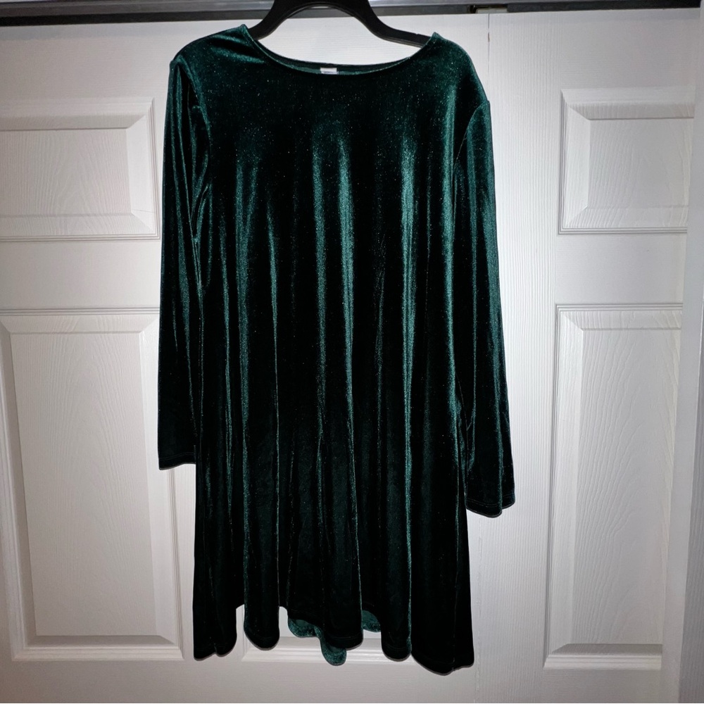 Elegant Emerald Green Velvet Dress